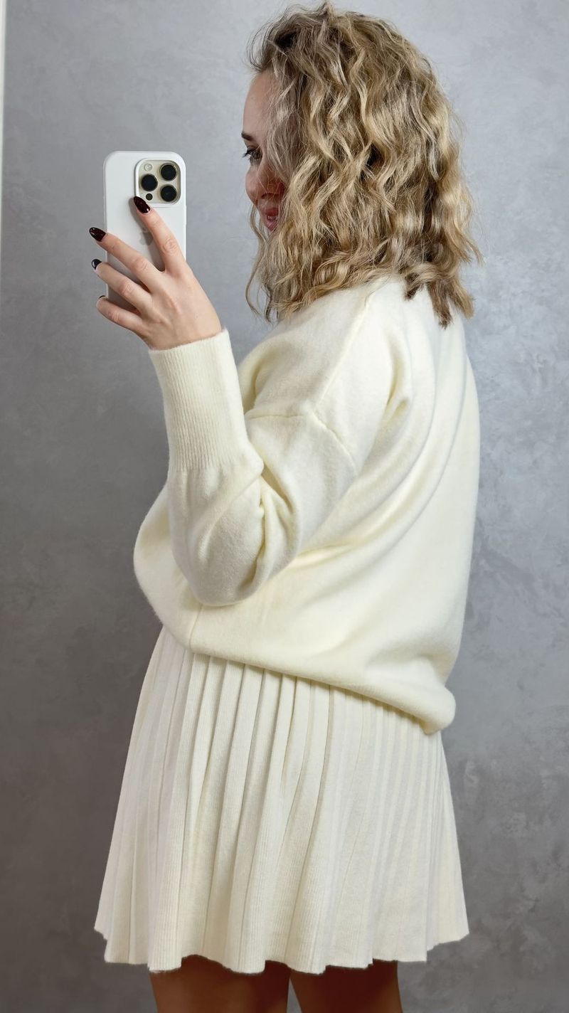 Women's Solid Color Round Neck Sweater With Pleated Skirt Set - Soft Knit Cozy Outfit For Fall Winter Casual Wear_voghion.com