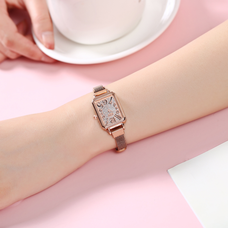 2024 nieuwe digitale tijdvierkante wijzerplaat populair op internet, trendy magnetische gesp met fijnmazige band voor dames_voghion.com