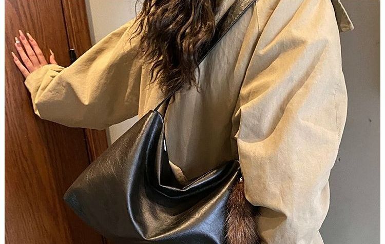 Autumn And Winter Vintage Large Capacity 2025 New Fashion Commuter Versatile Women's Crossbody Single Shoulder Hobo Bag_voghion.com