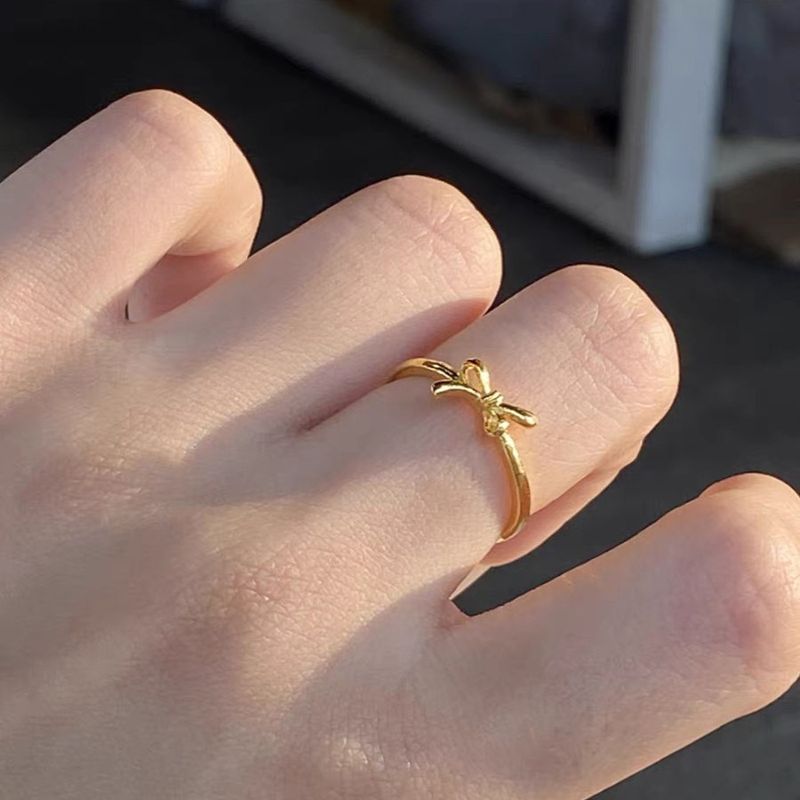Anello Gufa Su Circle da donna, design di nicchia, sensazione di alta qualità, simulato oro sabbia vietnamita, indice solido_voghion.com