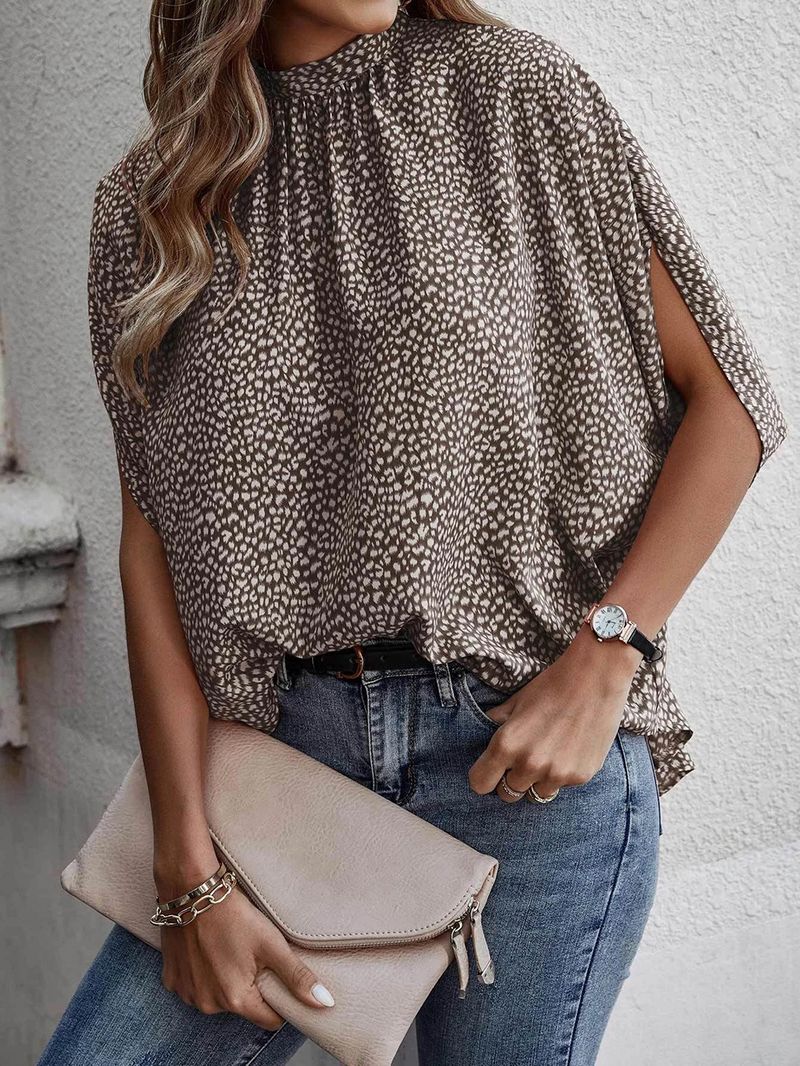 Zomers dameshemd met vleermuismouwen en luipaardprint. Elegant chiffonhemd_voghion.com