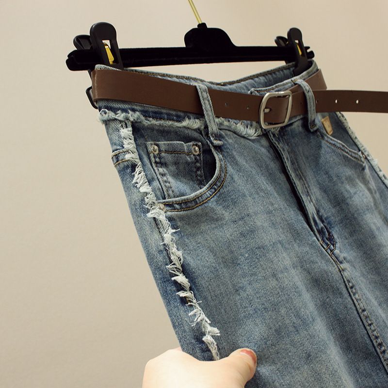 Roupas femininas nova camiseta de manga curta com laço frisado e saia jeans com borda crua dividida_voghion.com
