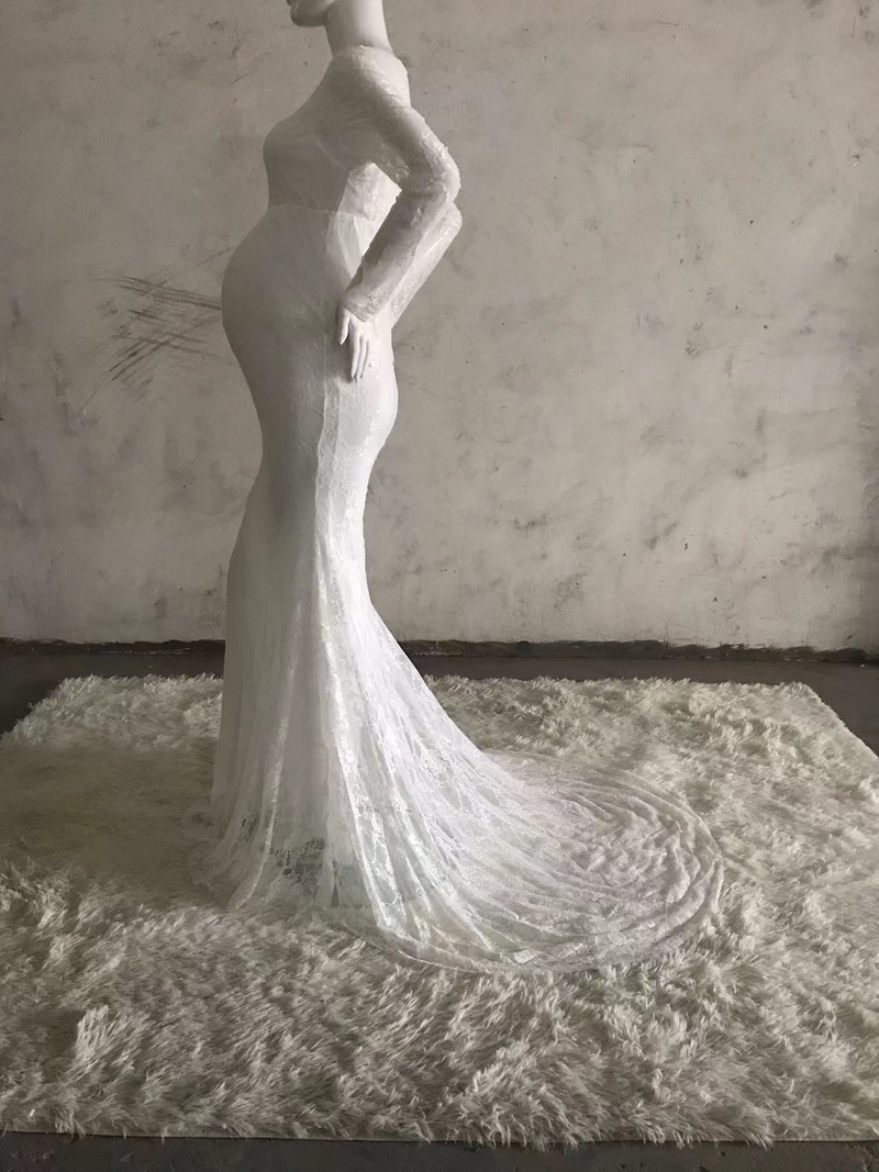 Abito da sera premaman in pizzo con scollo rotondo e strascico, abito lungo da donna_voghion.com