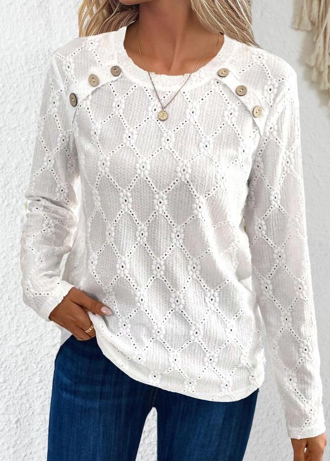 Langermet hvit knappestrikkgenser til dame, med nisjedesign og heklet topp i fransk stil som basislag_voghion.com