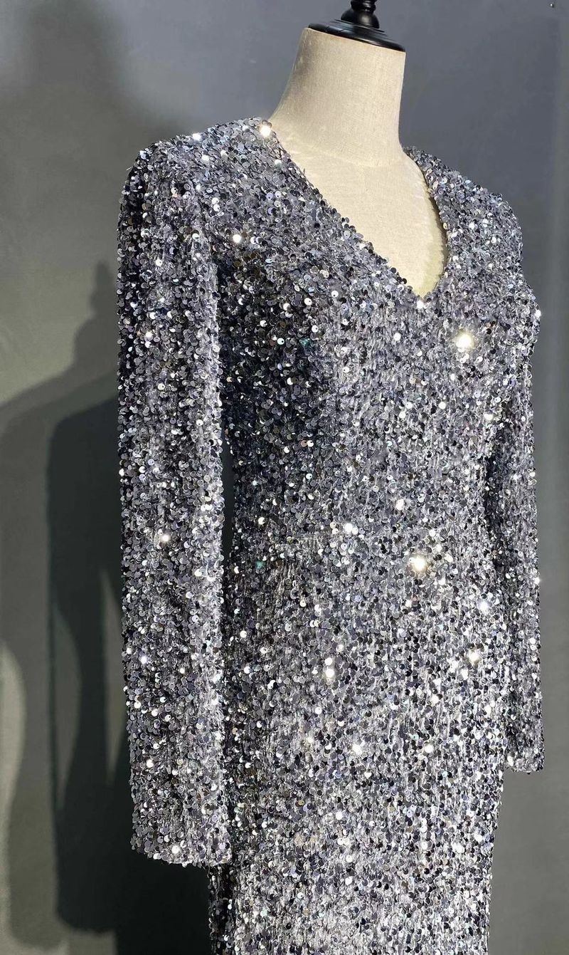 Roupas femininas Vestido de noite 2024 Novo Lantejoulas Decote em V Mangas compridas Host Performance Banquete High End Sexy Cauda Apertada_voghion.com