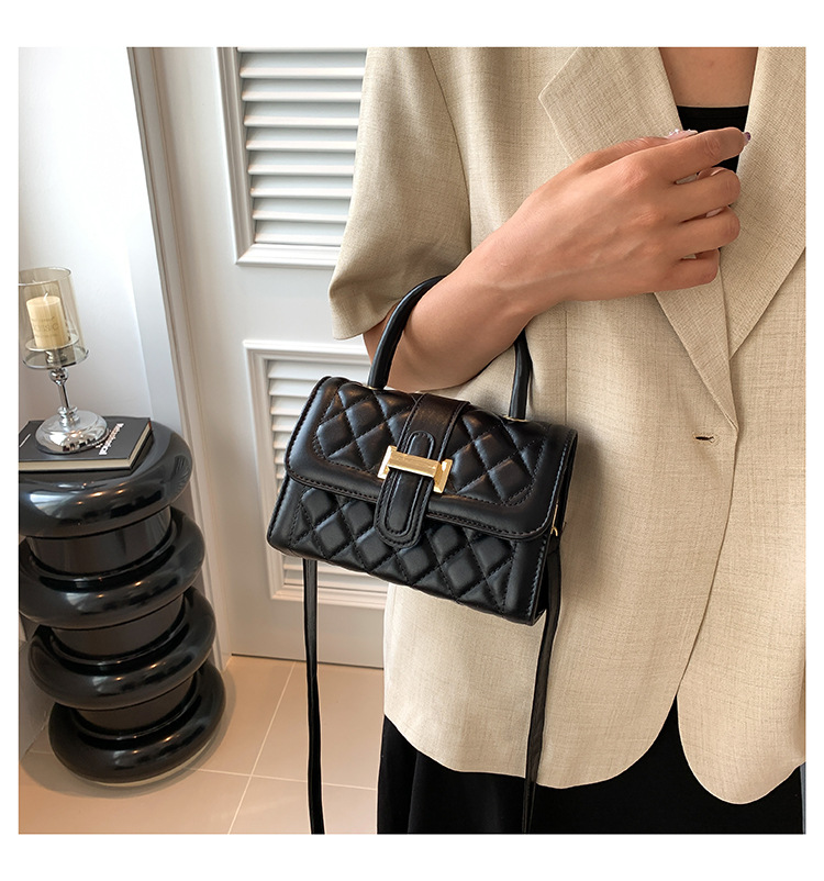 Borsa piccola con filo da ricamo Lingge 2023 Borsa da donna nuova Borsa a tracolla larga all-match in stile esplosivo popolare Borsa a tracolla piccola borsa quadrata portatile_voghion.com