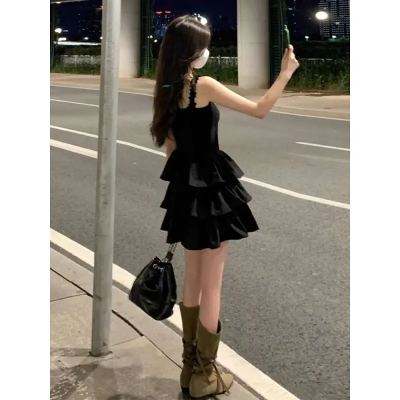 Abito estivo da donna in stile Hepburn francese, nero, con spalline scoperte, design di nicchia di alta gamma, piccolo_voghion.com