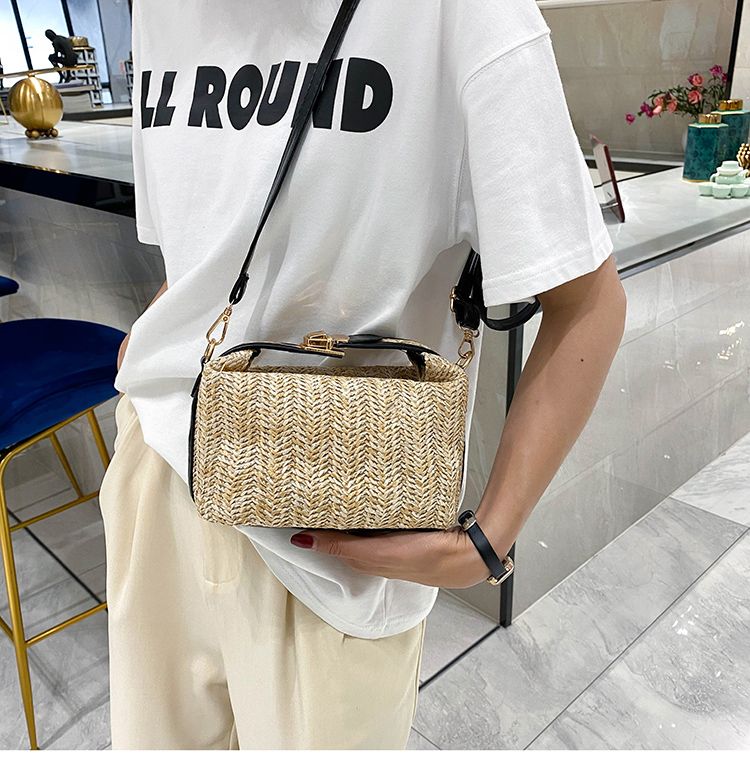 2024 Nieuwe lente/zomer kleine tas voor dames Trendy Koreaanse editie Veelzijdige crossbody tas Eenvoudige en frisse handtas met één schouder van grasweefsel_voghion.com