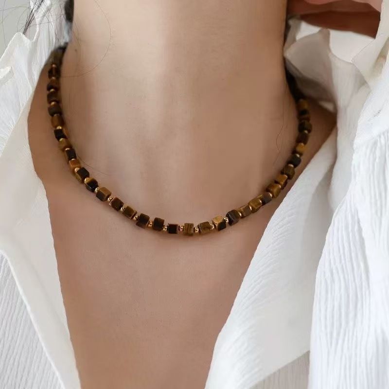 Hochwertige Nischenkette mit quadratischen Perlen aus natürlichem Tigerauge-Stein für Damen, vielseitige modische Schlüsselbeinkette_voghion.com