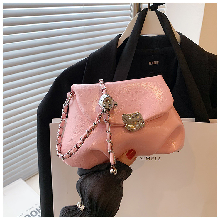 Bolsa de corrente de estilo estrangeiro de alta qualidade feminina 2023, novo design de nicho, bolsa carteiro, enrugada, moderna, bolsa de ombro pequena quadrada_voghion.com