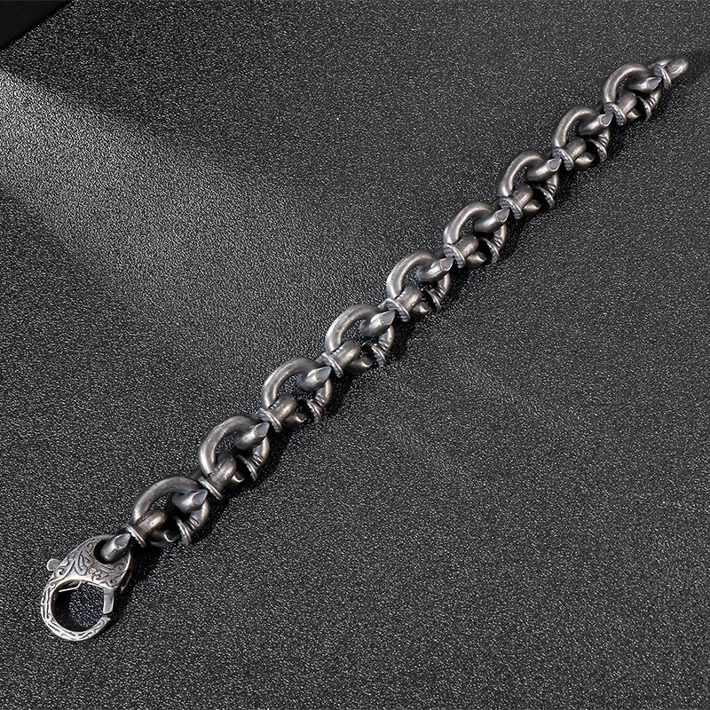 Herren-Punk-Armband aus Edelstahl mit quadratischen Nieten – Ausgefallenes geometrisches Design für trendige Modeaccessoires_voghion.com