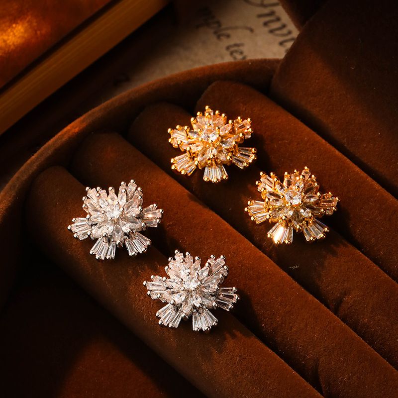 Ohrringe Damen Goldene Edelsteinperlenohrringe Super funkelnder Schneeflockenzircon Für Damen, Leichtes Luxus-Nischendesign, Elegantes, Vielseitiges Mode-Pe_voghion.com