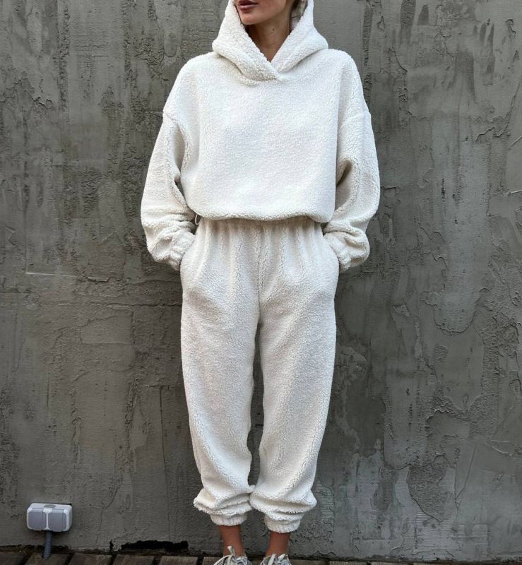 Ensemble pull et pantalon en polaire à manches longues et col rond pour femme - Tenue streetwear décontractée deux pièces (disponible en beige, bleu, noir, blanc)_voghion.com