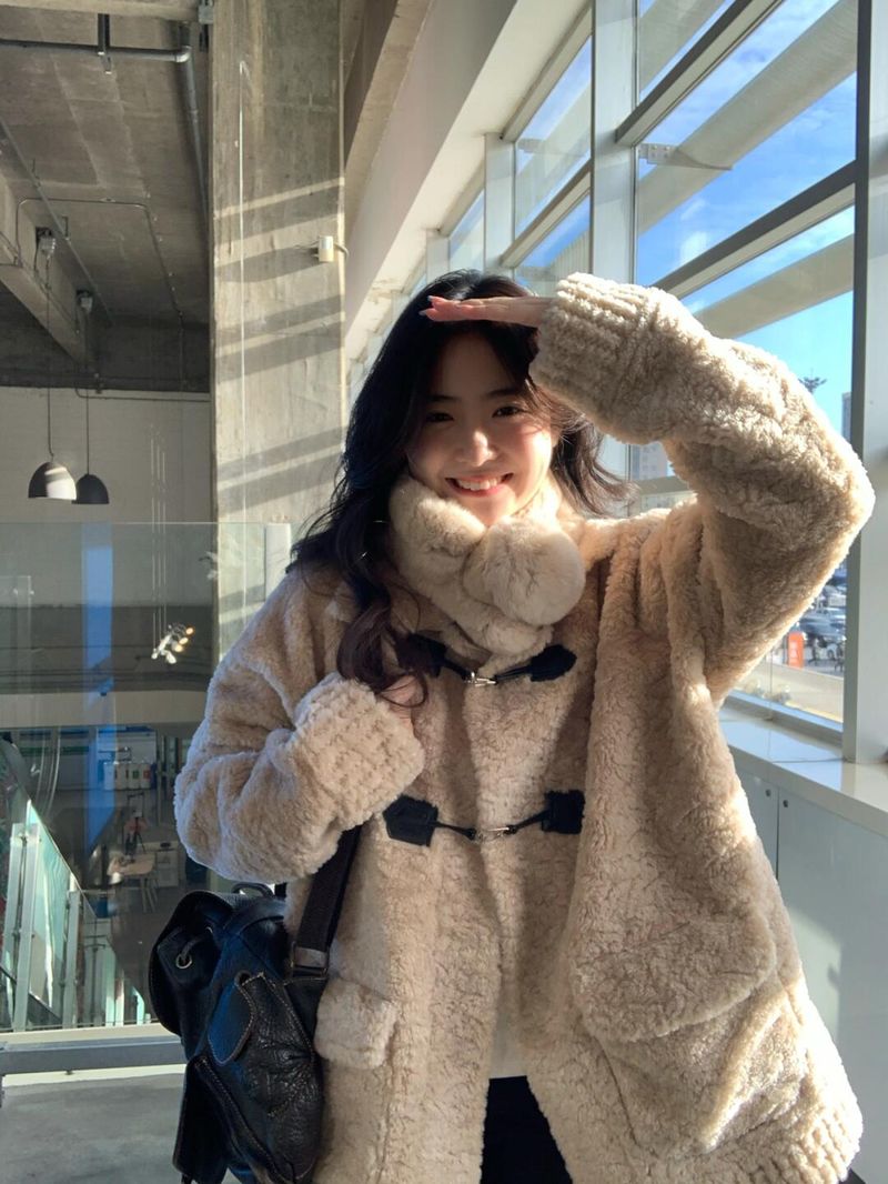 Koreanischer Revers süßer sanfter Milch-Fufu-Lammwolle-Damen-Schaffell-einteiliger flauschiger verdickter Mantel für Herbst und_voghion.com