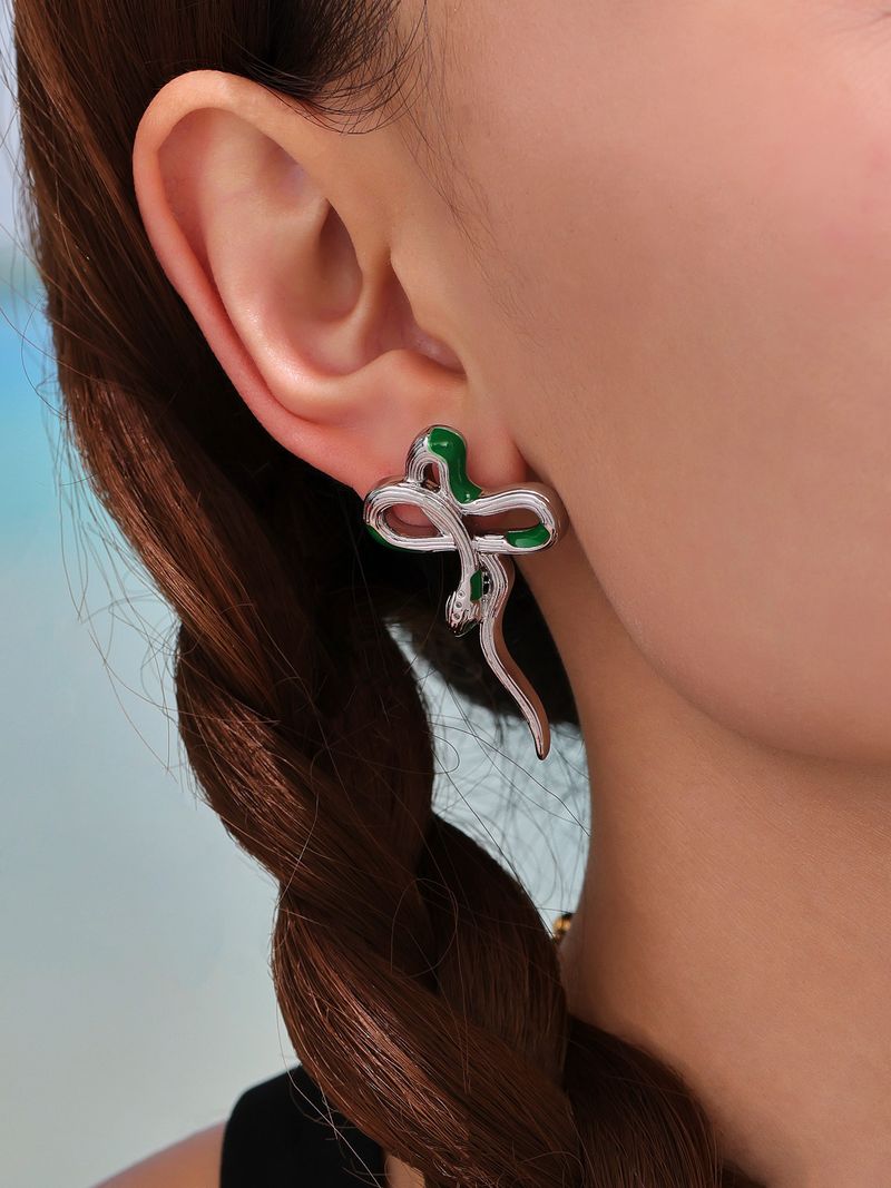 Ohrringe in Form von Zuckerwürfeln, Kupfertropfen und grünen Zirkonia-Augen in Schlangenform – einzigartige und stilvolle Statement-Ohrringe für Damen._voghion.com