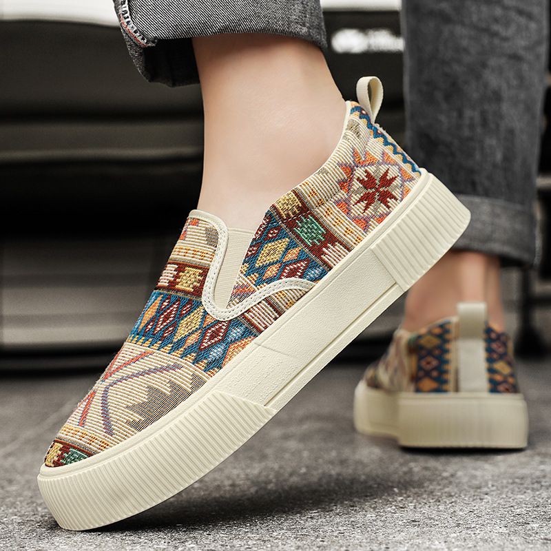 Tendenza etnica primavera 2025: scarpe basse alla moda in stile coreano, stile jacquard, con tacco basso e tacco largo, taglia grande_voghion.com
