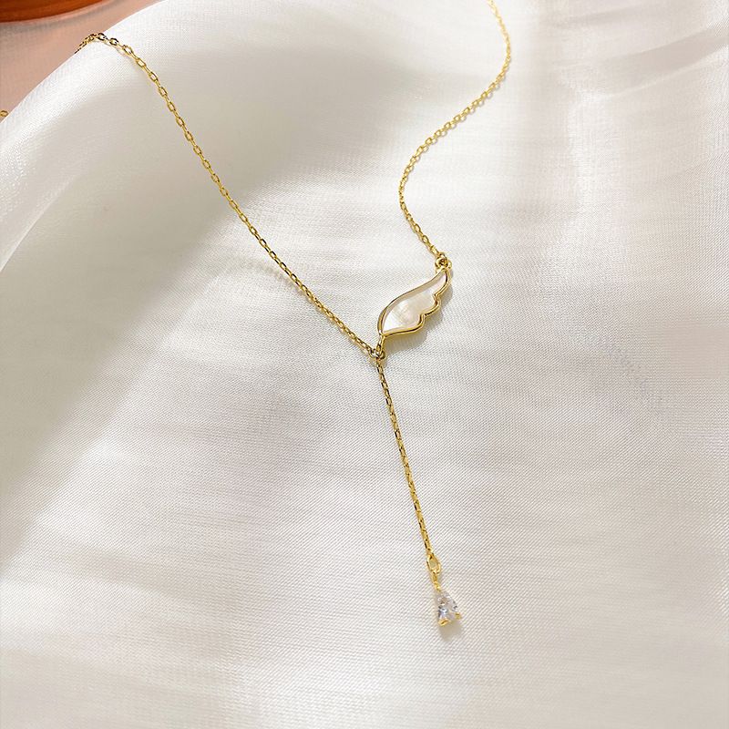 Collier, Ailes de coquillage blanc, Nouveau luxe léger pour femme, Chaîne en acier titane avec fermoir en os, Style Instagram, Simple et_voghion.com