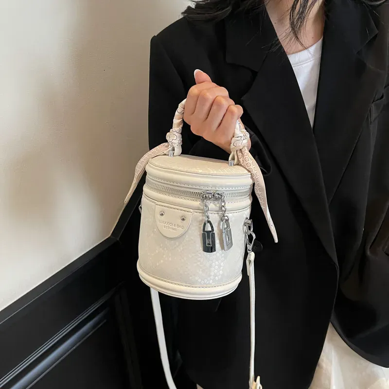 2025 Free Delivery Designer's Popular And Fashionable Small Bucket For Women In Spring New Crossbody Bag Korean_voghion.com
