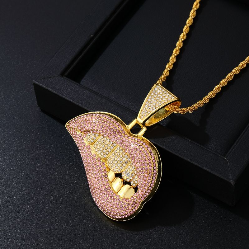 rosa krumme Lippen, freiliegende Zähne, Lippenstift, voller Diamant-Mikro-Intarsien-Hip-Hop-Anhänger-Halskette_voghion.com