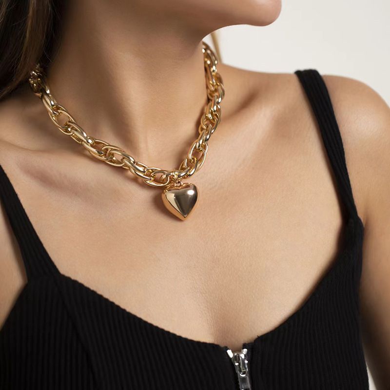Cold Style Hollow Out Thick O-shaped Necklace With Exaggerated Love And Niche Pendant Accessories_voghion.com
