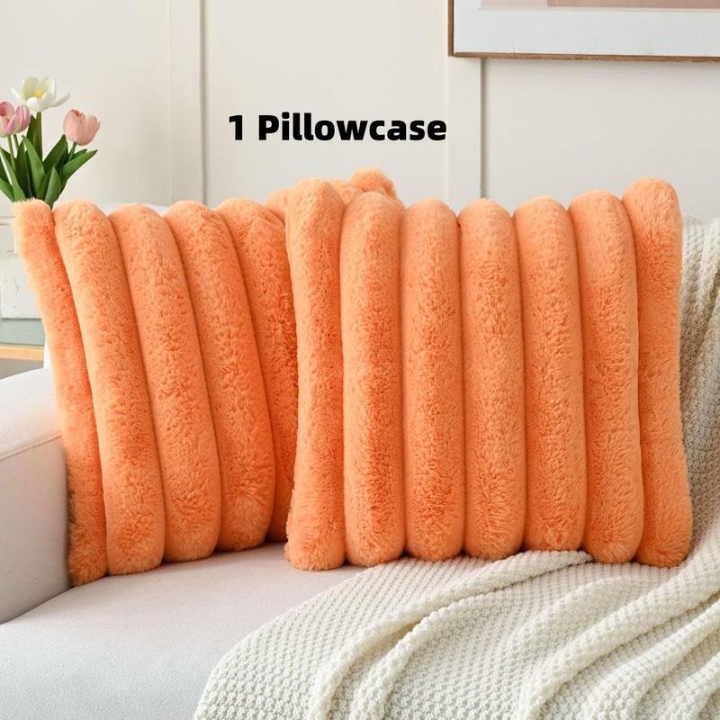 La federa è un semplice cuscino quadrato per la decorazione del divano di casa_voghion.com