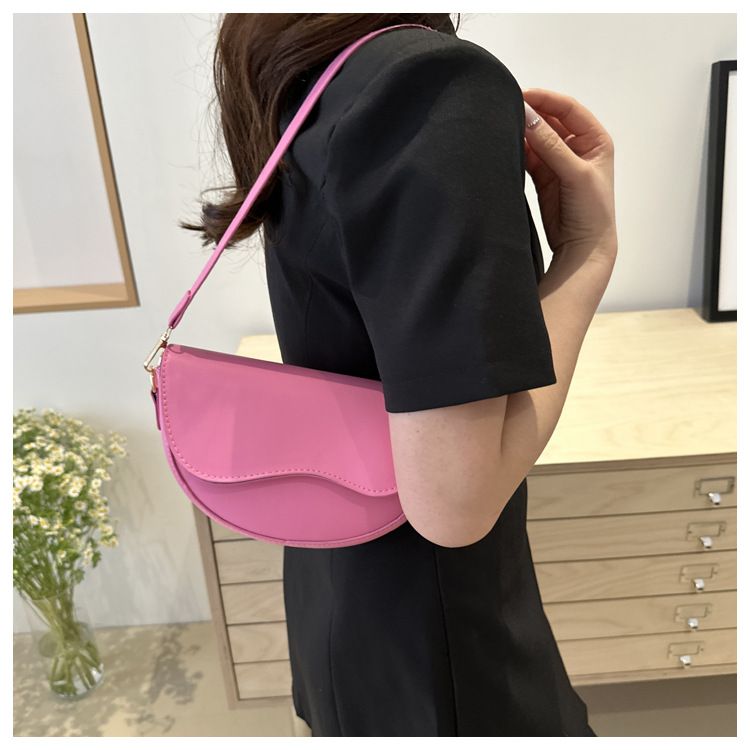 Piccola borsa a mano per donna 2024 nuova borsa a tracolla singola alla moda primavera ed estate, design di nicchia, tracolla larga,_voghion.com