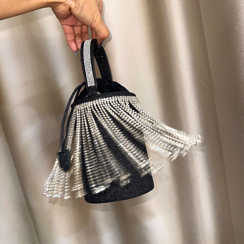 2024 neue Quaste Volldiamant Handtasche Mode Glänzender Eimer Prominente Abend Einzelne Schulter Umhängetasche_voghion.com