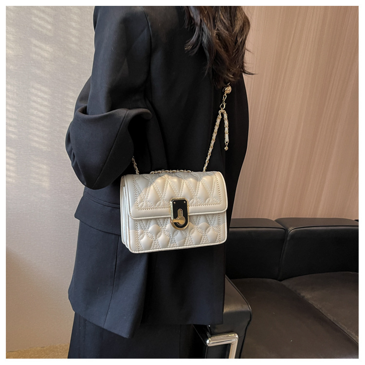 Rhombus Embroidery Thread Bag 2023 New Winter Fashion Small Square Bag Net red solid color one-shoulder casual Messenger bag_voghion.com
