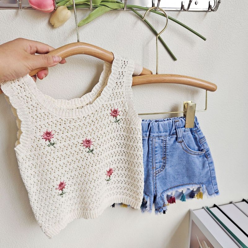 Ropa para niños Traje de verano para niñas Moda para bebés Personalidad para niños Chaleco de punto con flores de moda Tirantes Borla Pantalones cortos de mezclilla_voghion.com