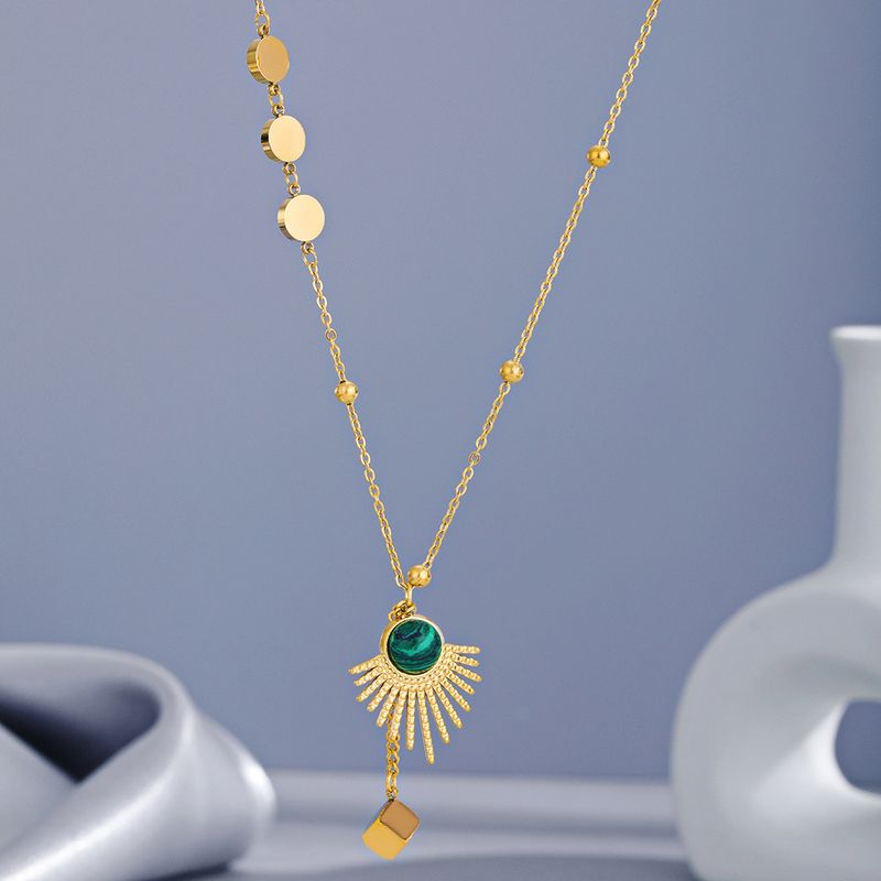 Waaiervormige ketting met vrouwelijk nisdesign, high-end gevoel, vierkante roestvrijstalen hanger trend_voghion.com