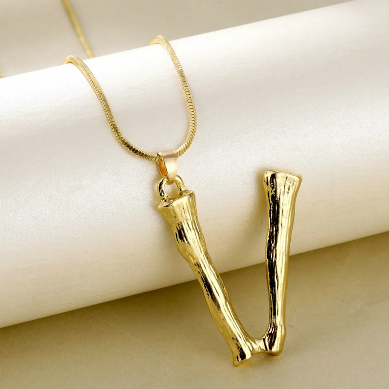 Vendita calda Collana con ciondolo a forma di lettera da donna, realizzata in bambù_voghion.com