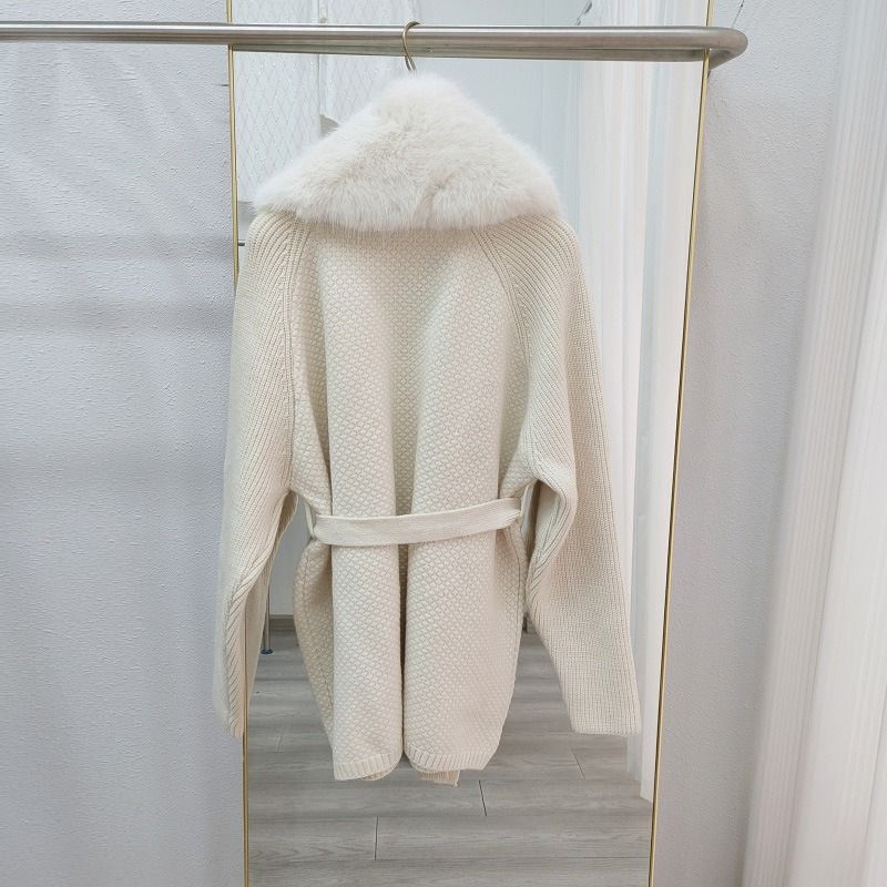 Damenbekleidung: Luxuriöse Strickjacke für Damen mit Kragen aus Kunstfuchspelz – weicher und warmer Pullovermantel mit offener Vorderseite für elegante Freizeitkleidung (Grau, Schwarz)_voghion.com