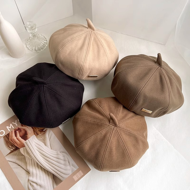 Herbst und Winter neue Wollkürbismütze Baskenmütze weiblicher Buchstabe kleines Etikett schwarzer Hut weiblich einfach alles Malerhut_voghion.com