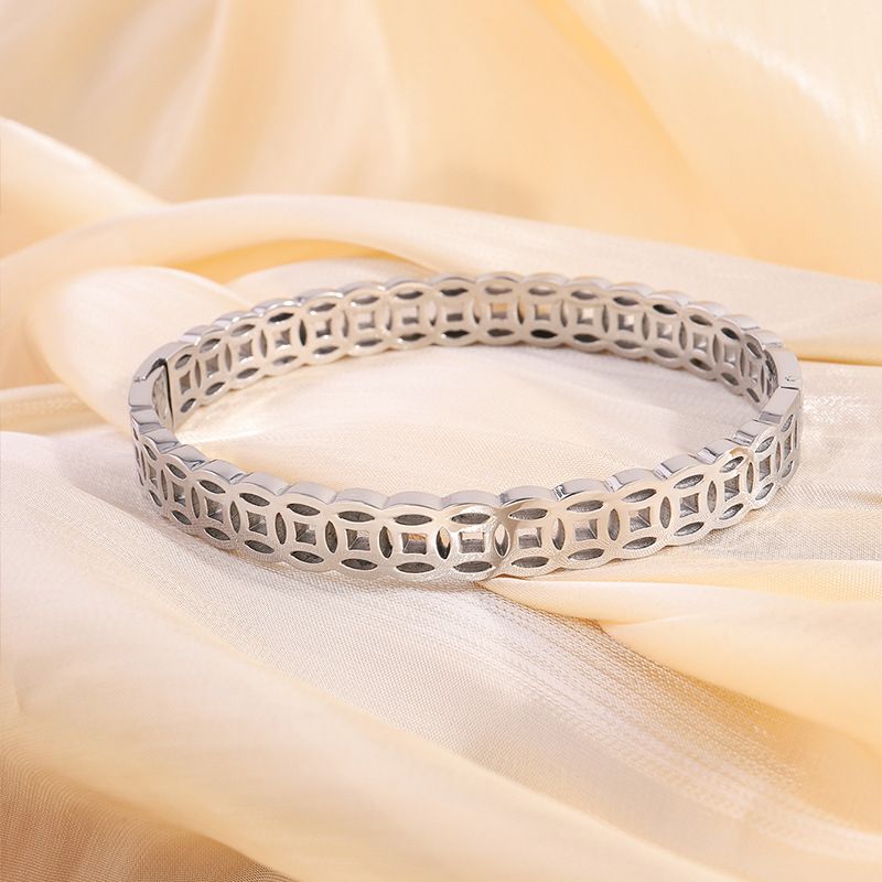 Braccialetto di diamanti da donna, bracciale in acciaio al titanio dorato, bracciale in acciaio inossidabile in stile cinese, bronzo antico cavo per donna, bracciale in titanio resistente allo sbiadimento di alta qualità_voghion.com