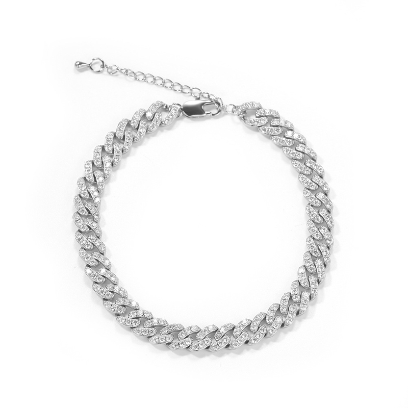 Elegante tobillera de eslabones cubanos con detalles de diamantes y cadena extensora en oro, plata y oro rosa. Tobillera de lujo con cadena dorada._voghion.com