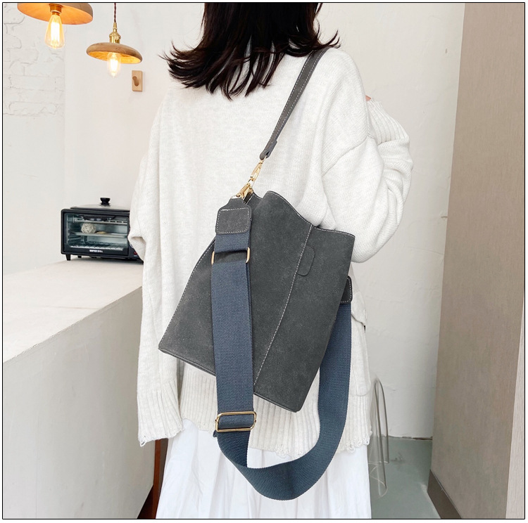 Borsa da donna a forma di secchio minimalista europea e americana Borsa a tracolla portatile Borsa grande retrò in tessuto smerigliato_voghion.com