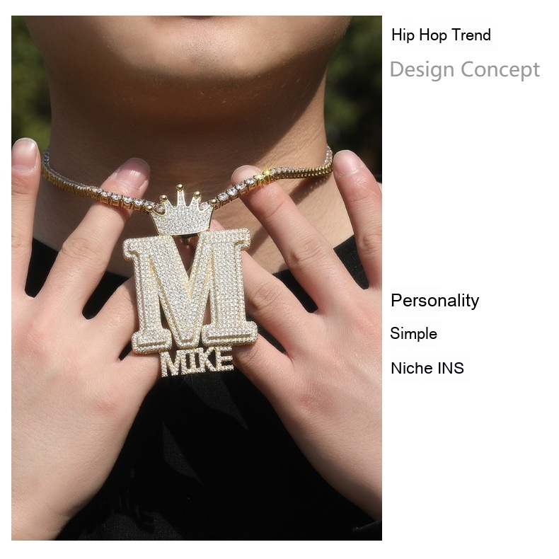 Hip Hop Crown Button Letter Trendy e alla moda in rame con zircone e ciondolo con diamanti pieni_voghion.com