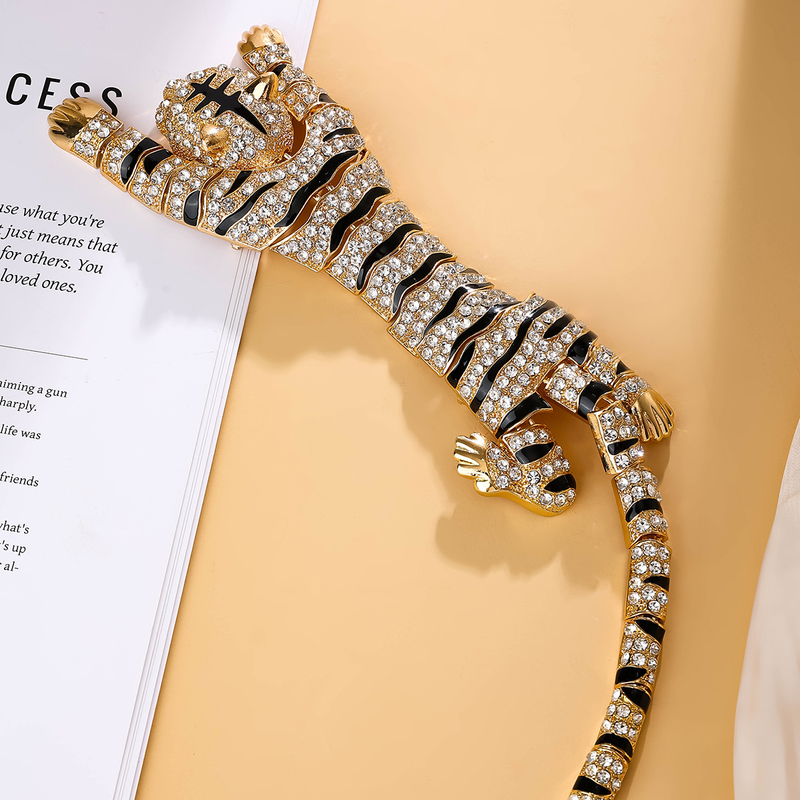 2023 Autumn and winter new brooch high-grade small alloy diamond large gold tiger dress with brooch_voghion.com