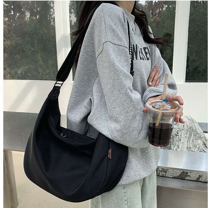 Borsa a tracolla grande e capiente in tessuto Oxford impermeabile per donna, stile casual sportivo, versatile e di nicchia._voghion.com