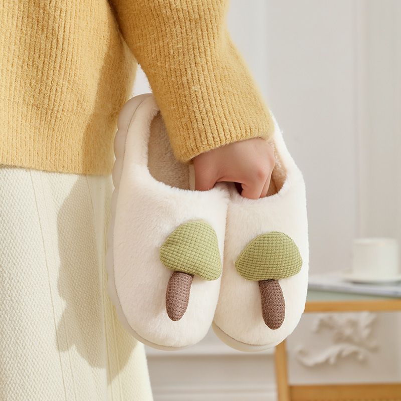 Comode pantofole invernali in peluche alla moda per interni in cotone a forma di fungo, nuovo modello_voghion.com