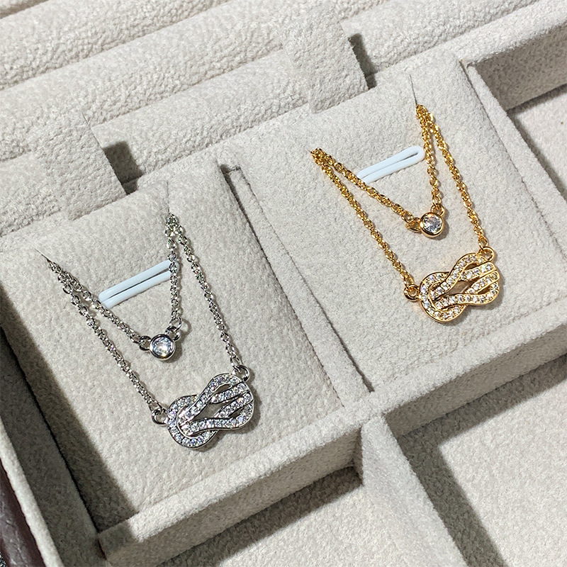 Collana con fibbia a ferro di cavallo con diamanti a strati infiniti a doppio strato in oro V a 8 linee del designer con catena minimalista a clavicola_voghion.com