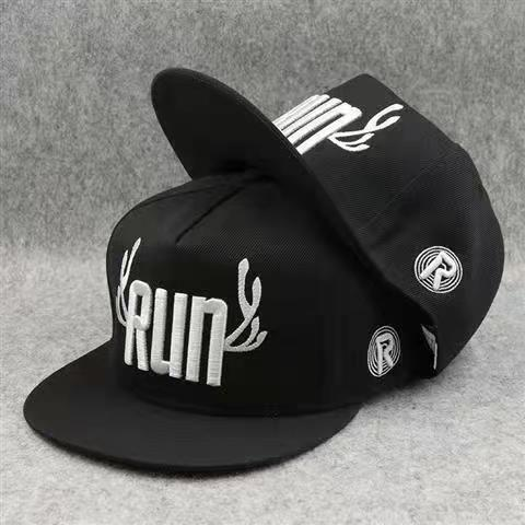 Modische Kombination mit bestickten Baseballkappen, Hip-Hop-Streetdance-Mützen mit flacher Krempe für Damen und Herren, perfekt passend zu Ihrem modischen Look._voghion.com