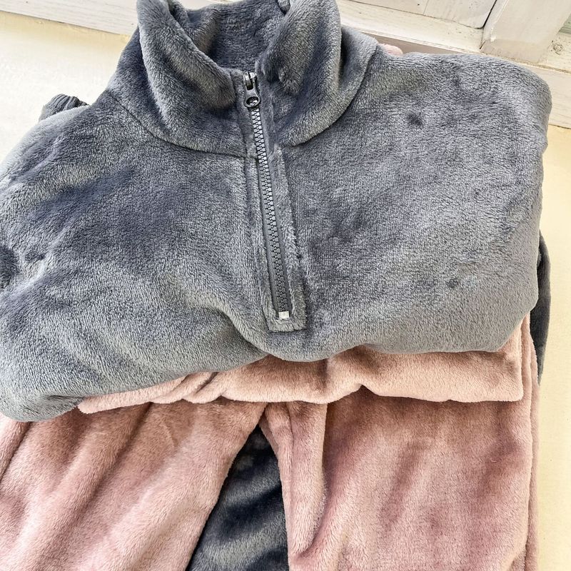 El terciopelo coralino del bebé del otoño/invierno de los muchachos de los pijamas de la franela de los niños fijó Homewear de las muchachas de los niños_voghion.com