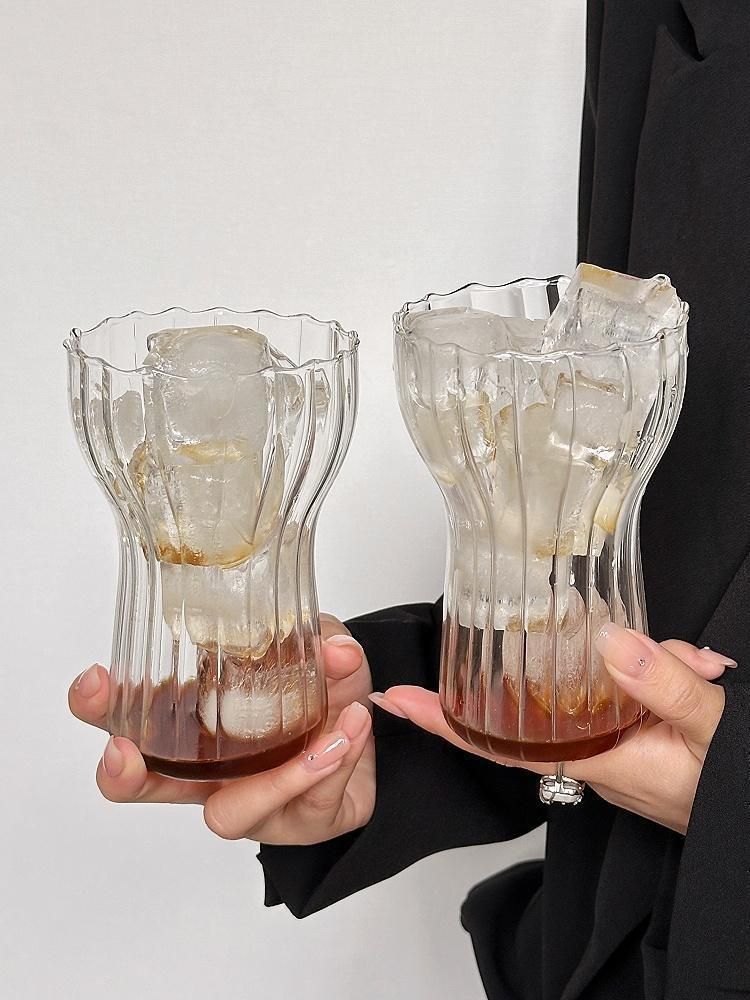Tazza alta trasparente per infusione a freddo con nicchia per acqua in vetro a strisce verticali irregolari INS Coffee di alto valore_voghion.com