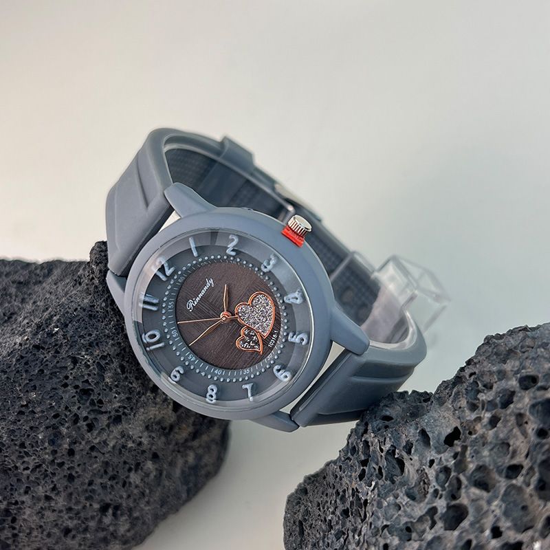 Orologio da donna al quarzo con cinturino in silicone, stile vintage, con scala digitale semplice e cuore, ideale per lavoro quotidiano, compleanno, anniversario, regalo di San Valentino_voghion.com