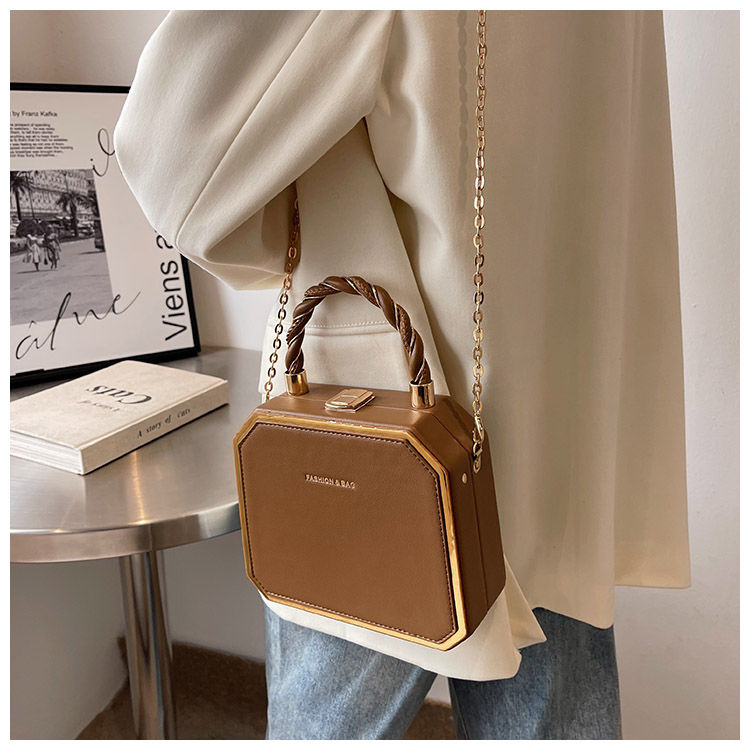 Borsa da donna: borsa a forma di scatola alla moda, semplice, versatile, Celebrity 2023 Nuova borsa a tracolla a catena squisita per donna_voghion.com