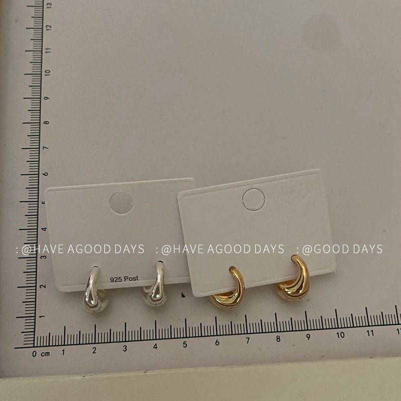 Stile geometrico minimalista metallico, temperamento versatile. Piccoli orecchini di alta qualità con un lusso leggero e argento_voghion.com