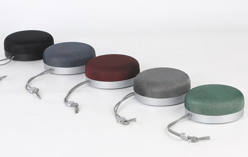 Mini enceinte Bluetooth en tissu - Rechargeable par USB et portable avec appairage TWS (fonction d'appel sans fil pour usage domestique/extérieur)_voghion.com