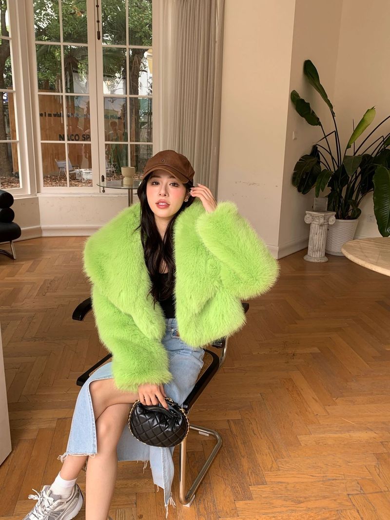 Leuchtend grüne Jacke aus Kunstfuchspelz – koreanisch inspirierter flauschiger Kurzmantel für Damen_voghion.com