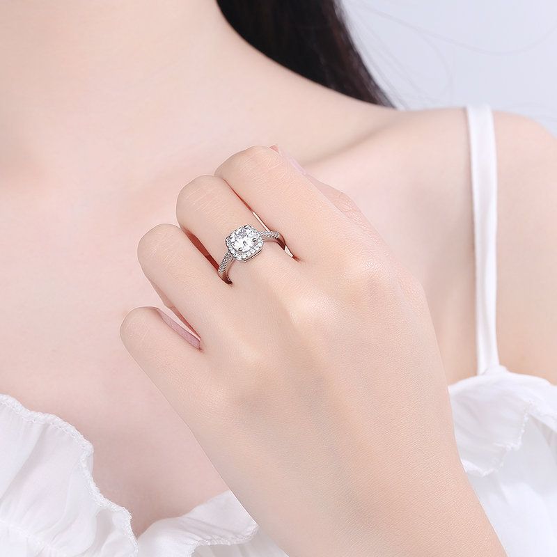 tikto Live S Silver Classic Six Claw One Carat Simulated Diamond Princess Square Bag Movable Ring Female_voghion.com
